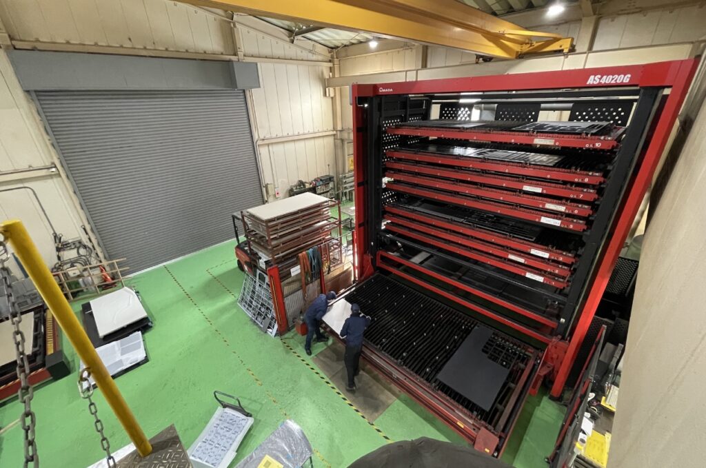 9kWファイバーレーザー加工機